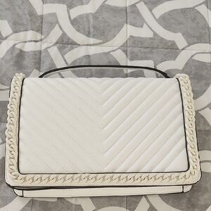 Elegant White Shoulder Bag with Quilted Texture and Braided Trim